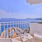 Belinda 3*